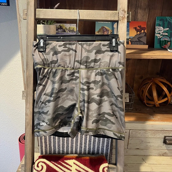 MiniBeast curve X lifting shorts size medium